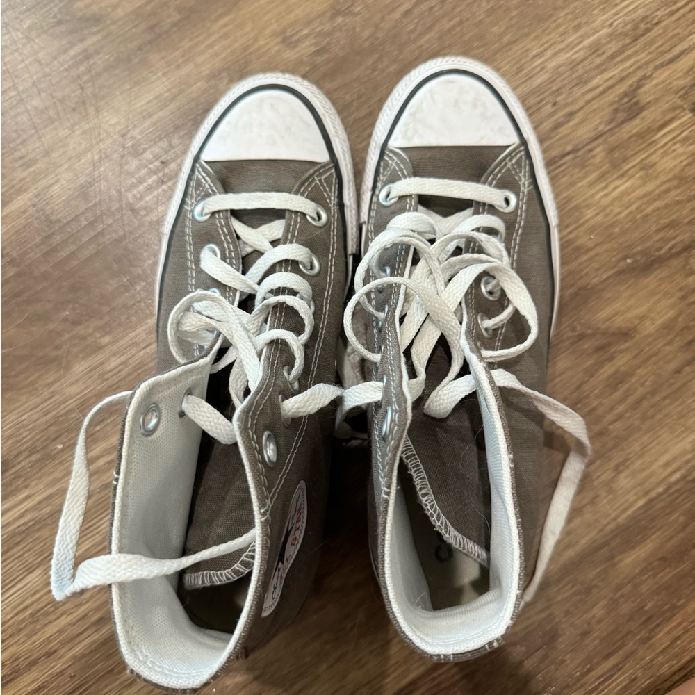 EUC Converse Hi-Tops 🌚